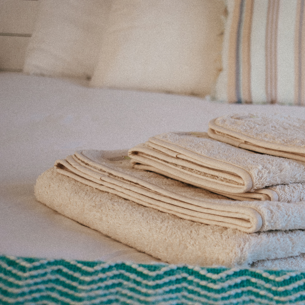 SET OF THREE TOWELS